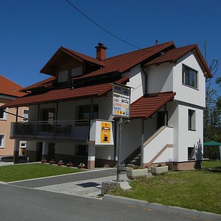 Rooms & Apartment Mira G. Postojna Eksteriør bilde