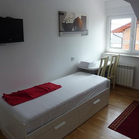 Rooms & Apartment Mira G. Postojna Eksteriør bilde