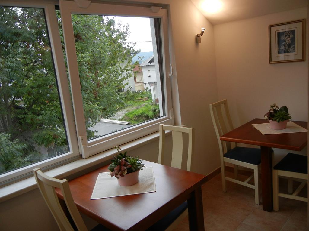 Rooms & Apartment Mira G. Postojna Eksteriør bilde
