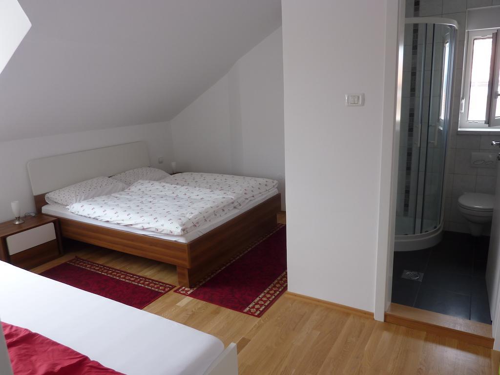 Rooms & Apartment Mira G. Postojna Rom bilde