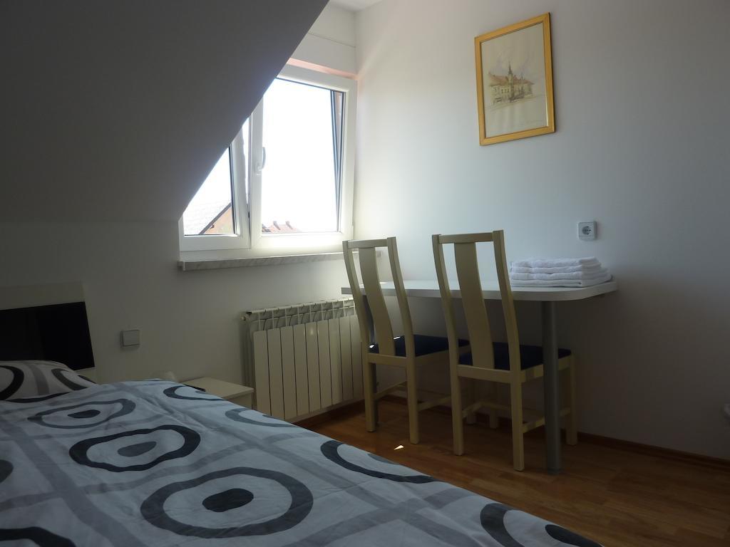 Rooms & Apartment Mira G. Postojna Eksteriør bilde
