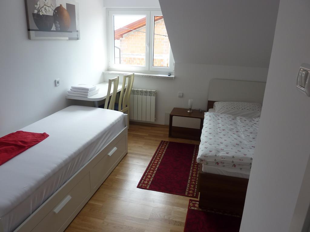 Rooms & Apartment Mira G. Postojna Eksteriør bilde