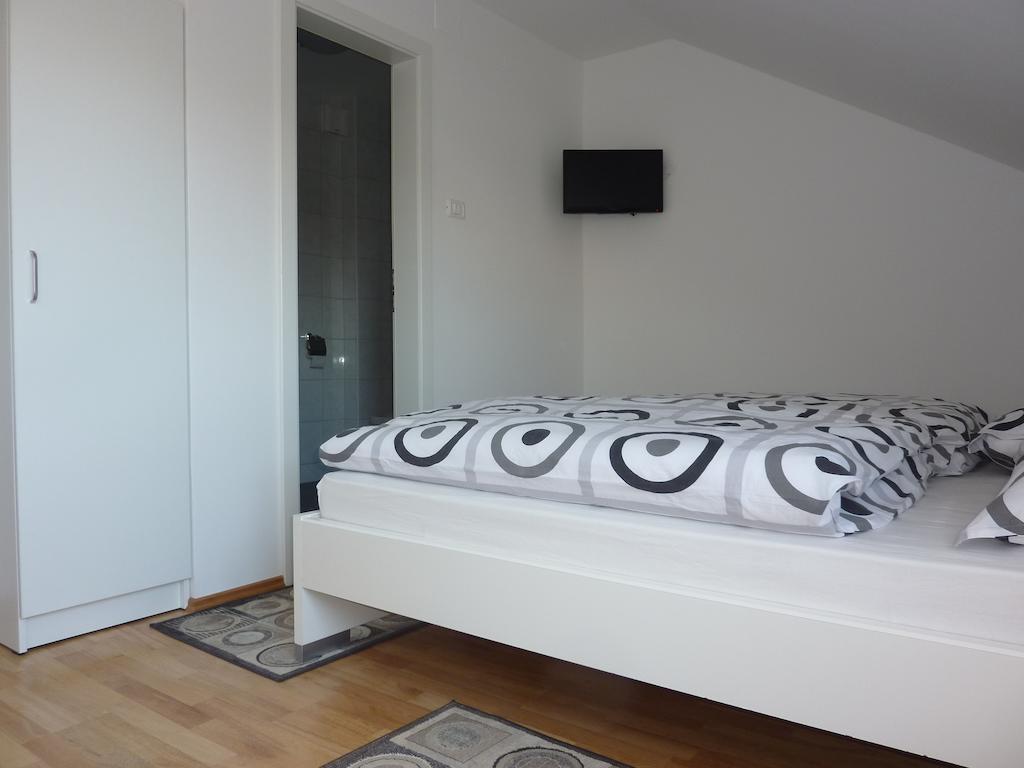 Rooms & Apartment Mira G. Postojna Rom bilde