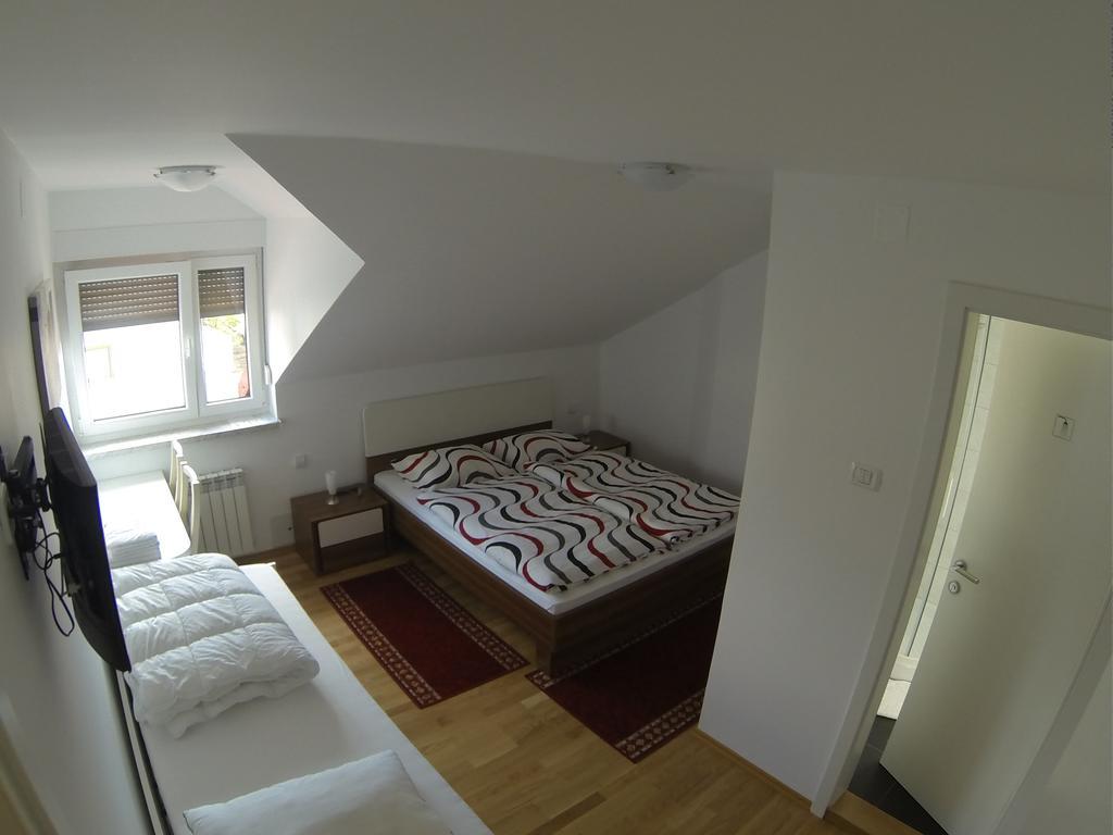 Rooms & Apartment Mira G. Postojna Eksteriør bilde